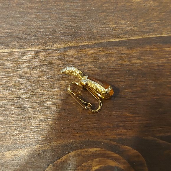 Vintage Pineapple Earrings - Picture 5 of 9